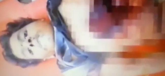 خاص لـ  وطن : بالفيديو... غزة: الشهيد الطفل أنس حاول جمع أحشاء بطنه كي يبقى حيًا - وكالة وطن للأنباء
