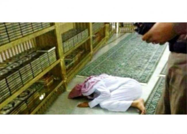 بالفيديو... رجل يموت ساجدًا في الحرم المكي يثير جدلًا بالسعودية - 